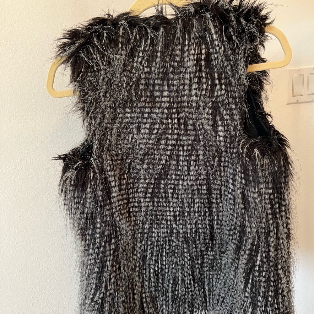 Fury vest Material Girl - Picture 2 of 3
